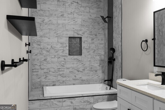 Building Photo - 1331 Diamond Ave SE