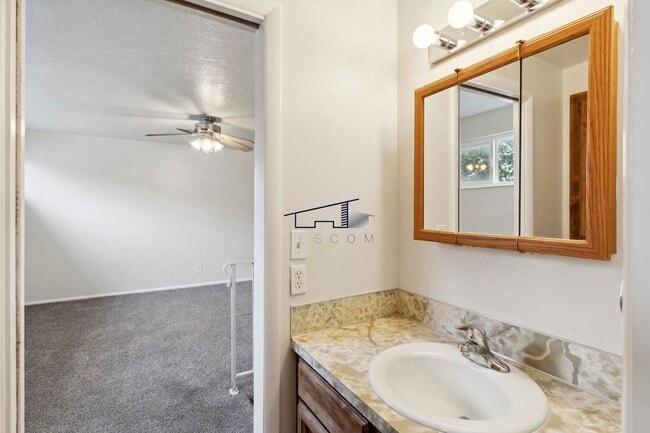 Building Photo - 281 Pheasantbrook Dr