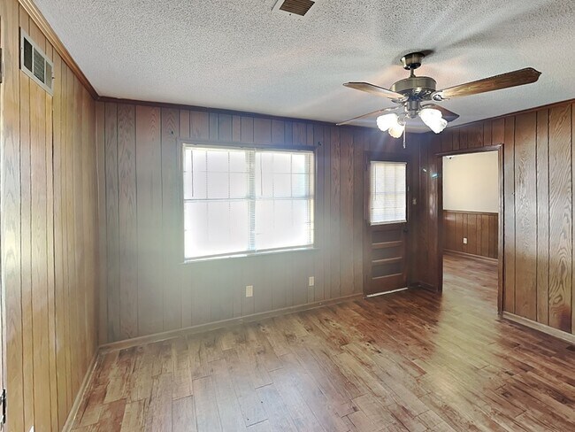 Building Photo - 3328 Shuster Cove