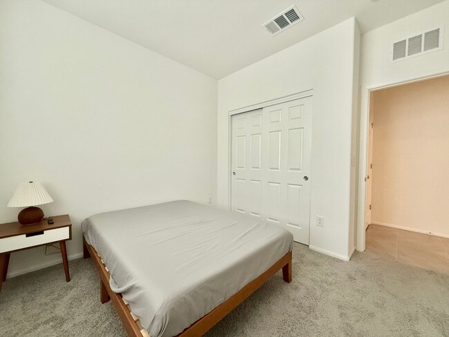 Building Photo - Beautiful 3bd/3bath home