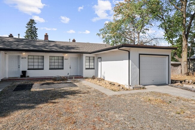 Building Photo - Newly Remodeled West Valley 2 Bed Duplex -...