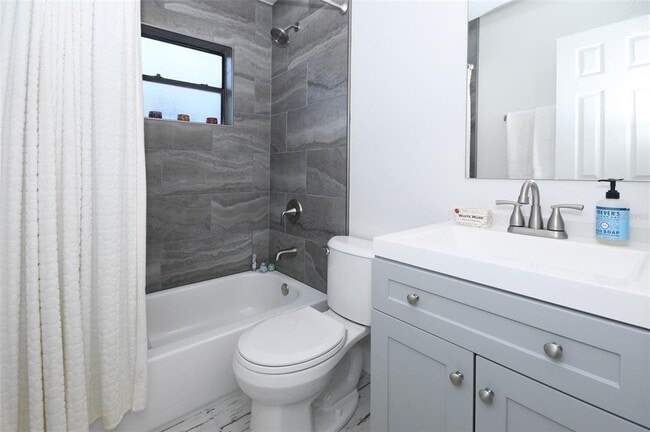 Building Photo - 336 Bunker Pl