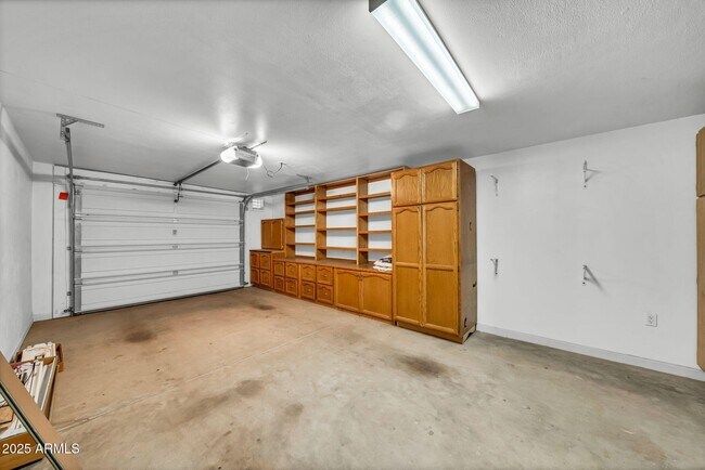 Building Photo - 5123 E Virginia Ave