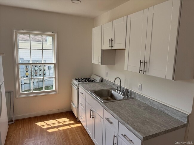 Primary Photo - 24 Quartz Ln