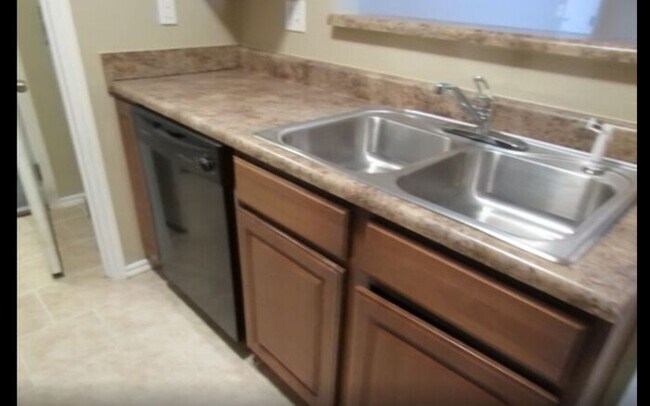 Building Photo - Great 2 bed/1 bath South OKC Duplex