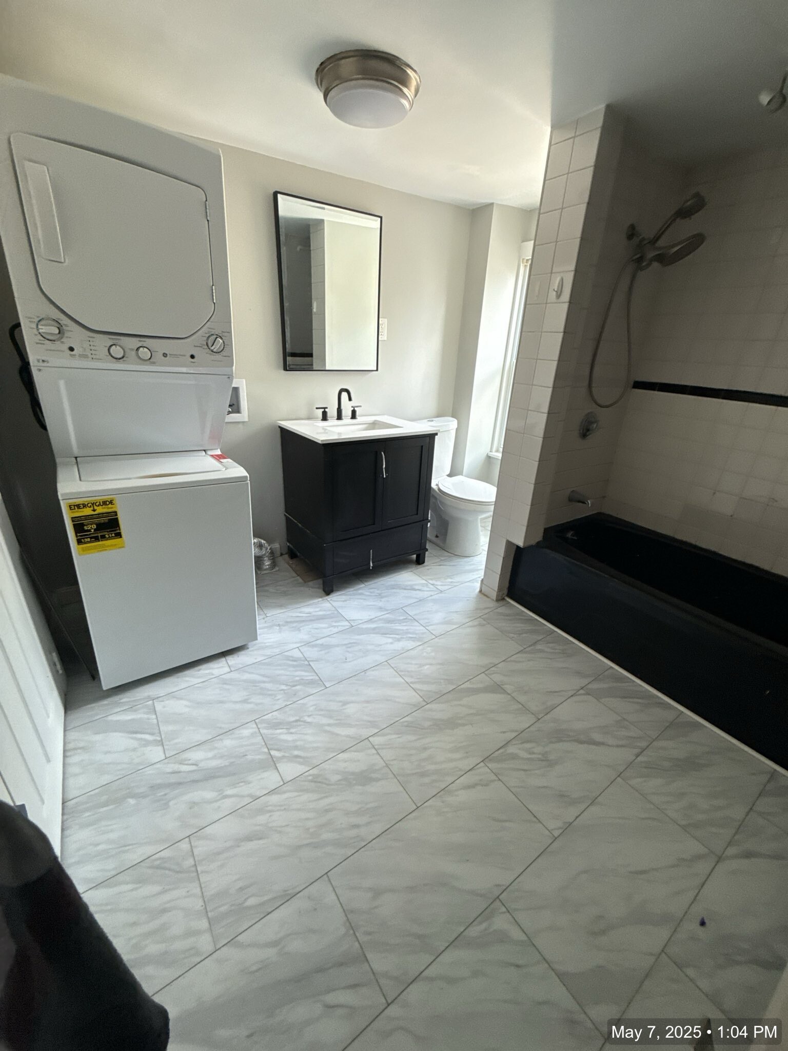 Bathroom / Washer & Dryer - 751 Washington St