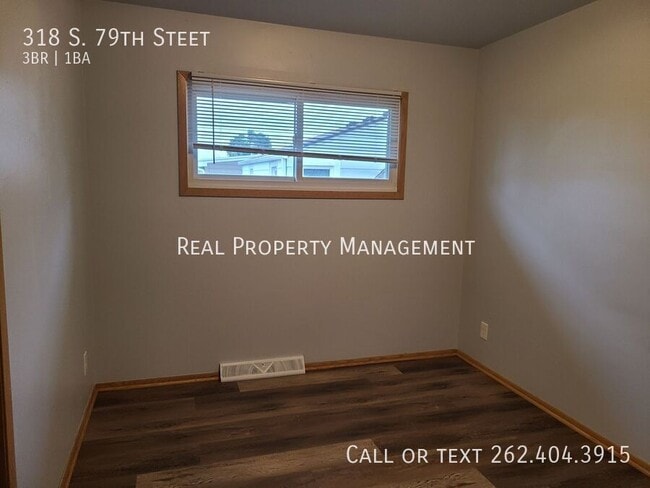 Building Photo - 318 S 79th St