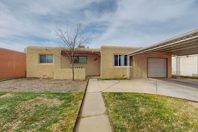 Building Photo - Pueblo Style  3/BD 1.75/BA 1/CG 2/CP 1774/sf