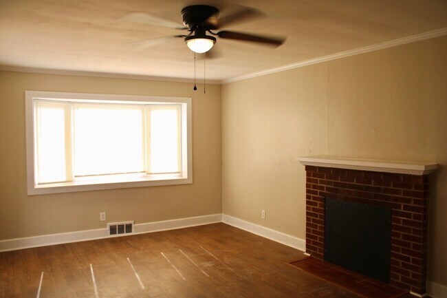 Building Photo - 692 Brookdale Dr