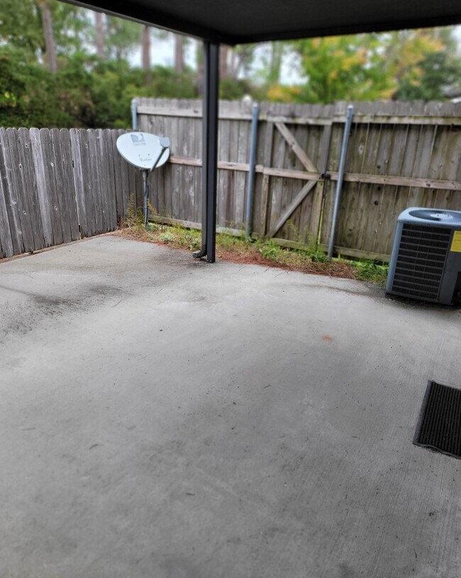 Building Photo - 8 Townhouse Cv