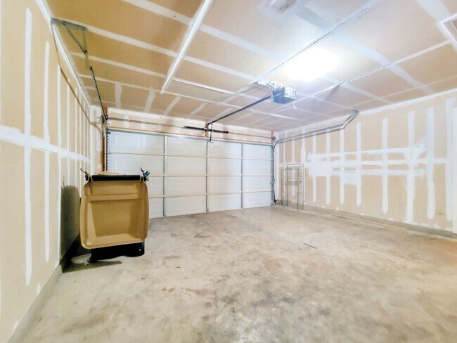 Building Photo - Charming 3/BR 2/BA Single-Level Home in Le...