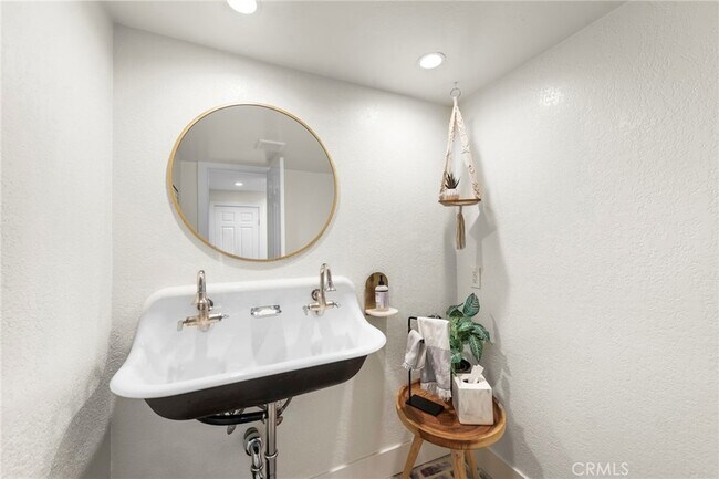 Building Photo - 12628 Newport Ave