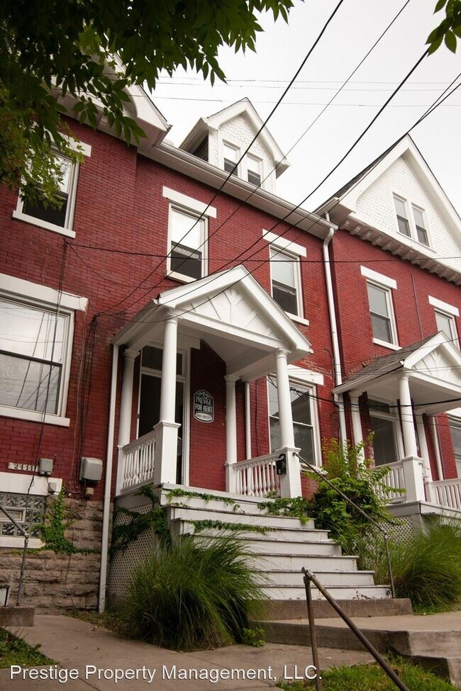 Primary Photo - 2413 W Clifton Ave