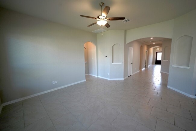 Building Photo - Immaculate First Time Rental in Potranco Run! - Realtor Commission: $750