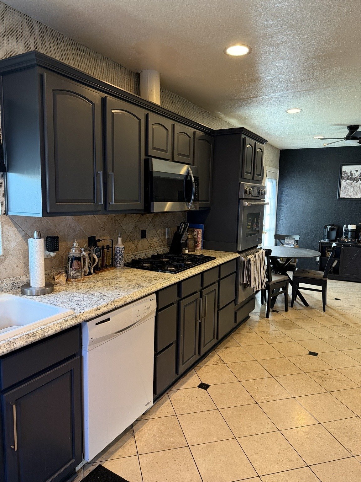 Building Photo - 10838 Floral Dr