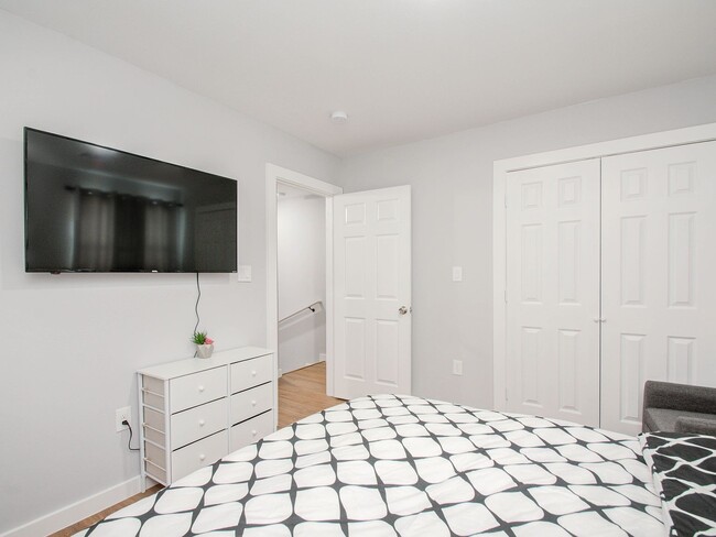 Building Photo - 6610 Haight St