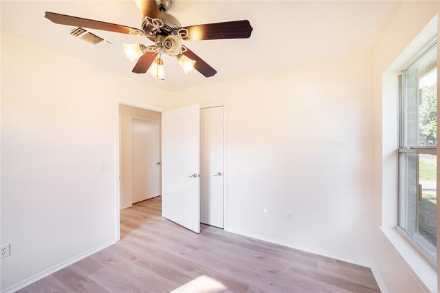 Building Photo - 714 E 12th St