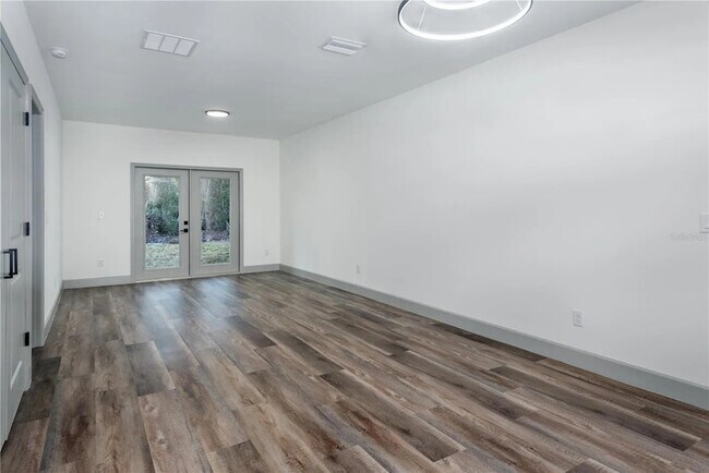 Building Photo - 2252 Fernwood St