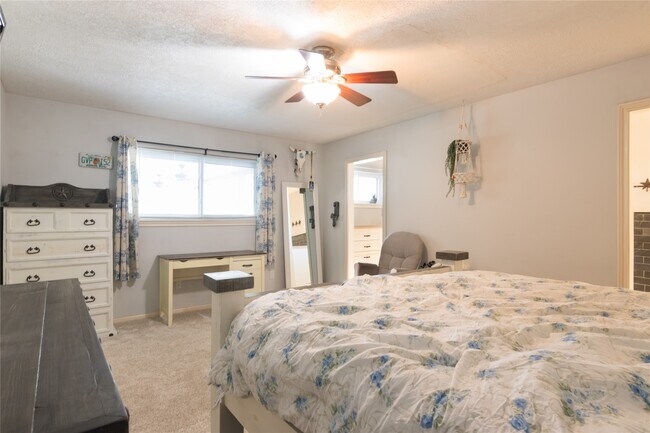 Building Photo - 13418 Paradise Valley Dr