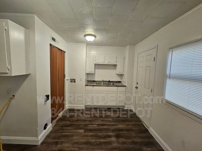 Building Photo - 726 Ridgeway Ave