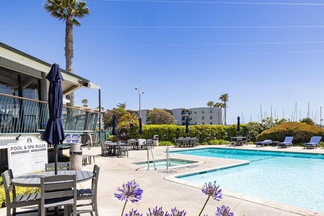 Building Photo - Top-Floor Condo with Marina Views – 1 Bed ...