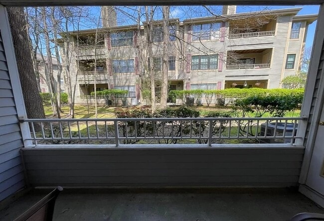 Building Photo - 802 Meadow Ct