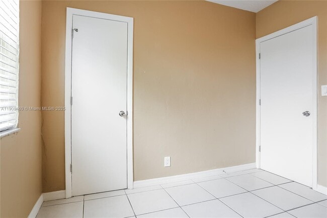 Building Photo - 1531 NW 12th Ct