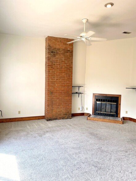 Building Photo - 543 Klotter Ave