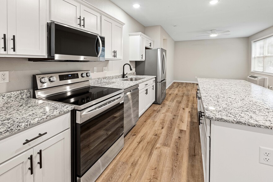 Building Photo - 1118 Bertrand St