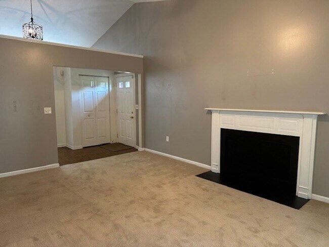 Building Photo - 2033 A Raleigh Rd