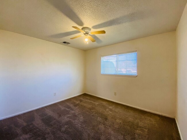 Building Photo - 4/2 Home with a backyard!