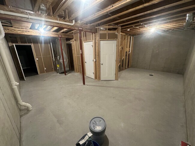 Building Photo - 533 Redan Dr