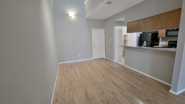 Building Photo - 800 Country Pl Dr