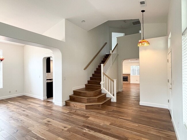 Building Photo - Stunning Four Bedroom Three Bathroom Home in Folsom