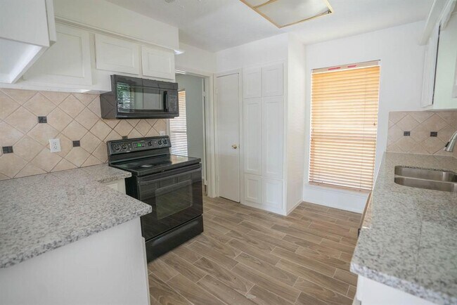 Building Photo - 3134 Jenny Dr