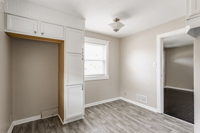 Building Photo - AVOID SCAMMERS!! WE DO NOT POST ON CRAIGSLIST!! Charming 2 Bedroom, 1 Bath brick home a block fro...