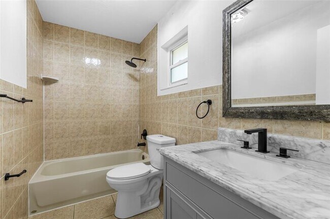 Building Photo - 4112 NW 78th Ln
