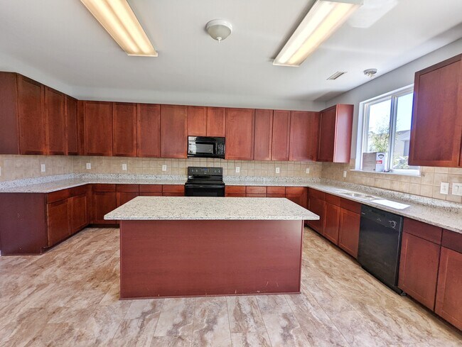 Building Photo - 343 Edgecroft Way