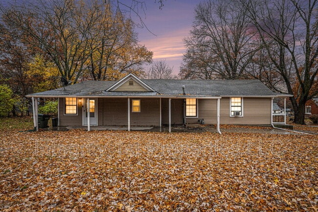 Building Photo - 618 N 11th St