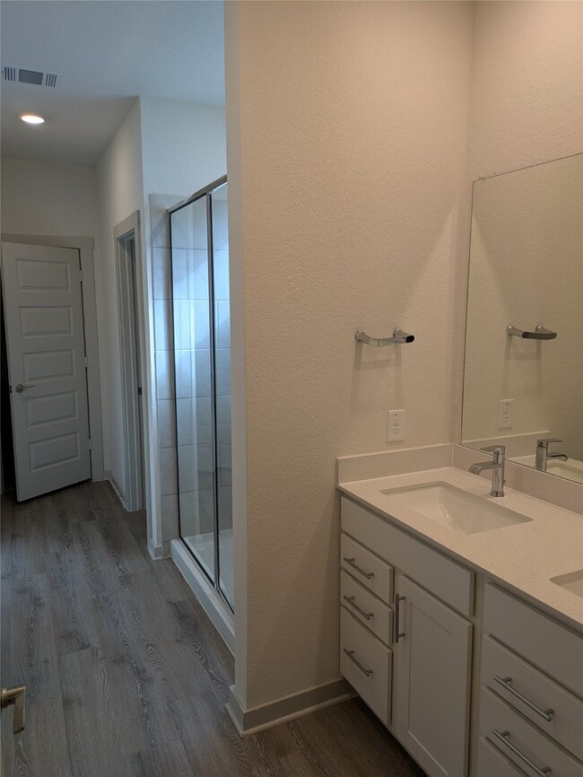 Building Photo - 549 Wilshire Rd