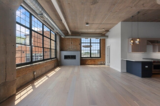 Building Photo - 17 N Loomis St