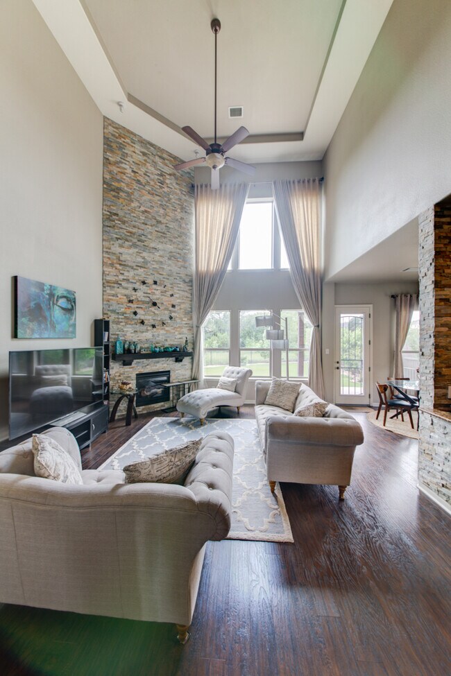 Building Photo - 308 Entrada Way