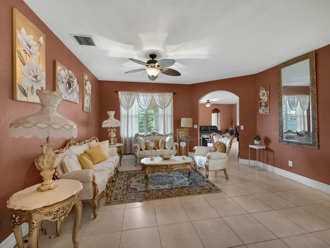 Building Photo - 1371 SW Halford Ave