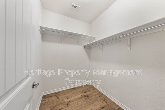 Building Photo - 7347 Bluebonnet Bay