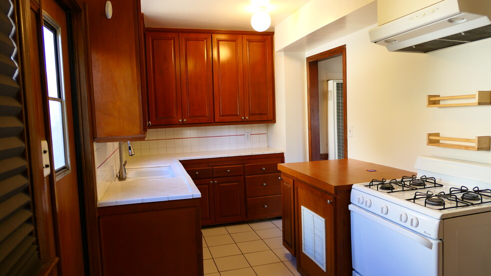 kitchen - 5734 Fulcher Ave