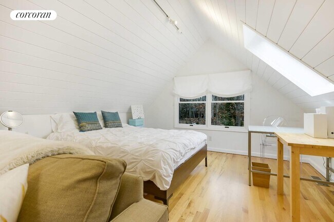 Building Photo - 12 Northview Dr