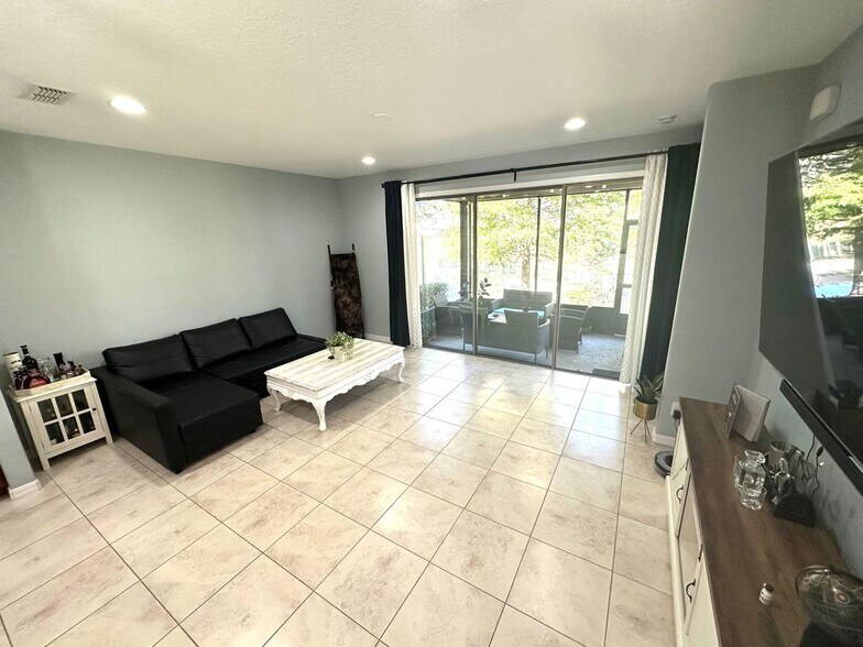 Building Photo - 7041 Beauhaven Ct