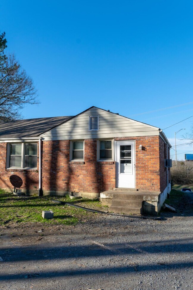 Building Photo - **NOW AVAILABLE!!** Affordable, Remodeled 2-Bedroom Home for Lease Minutes to East Nashville!