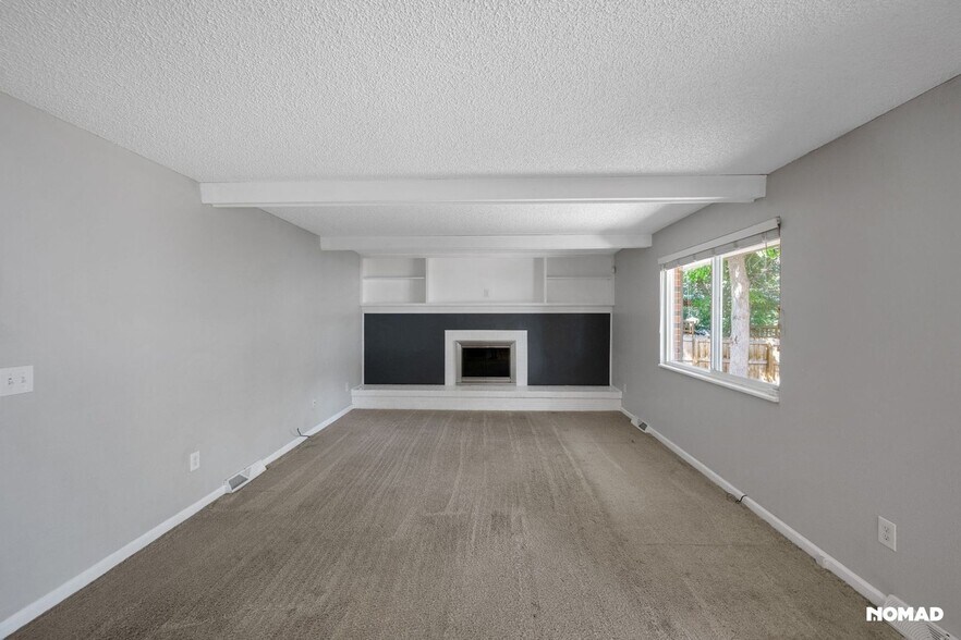 Building Photo - 3891 E Long Ct