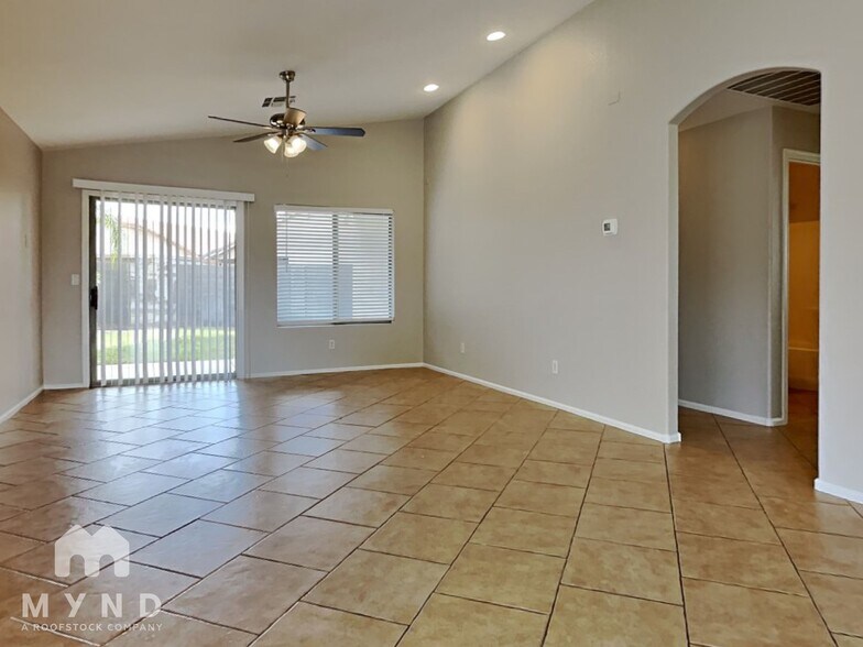 Building Photo - 40167 N Costa Del Sol Dr